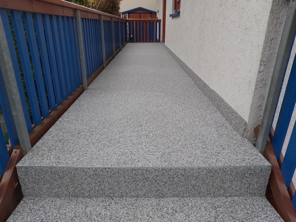 Fertiger Steinteppich als Treppe