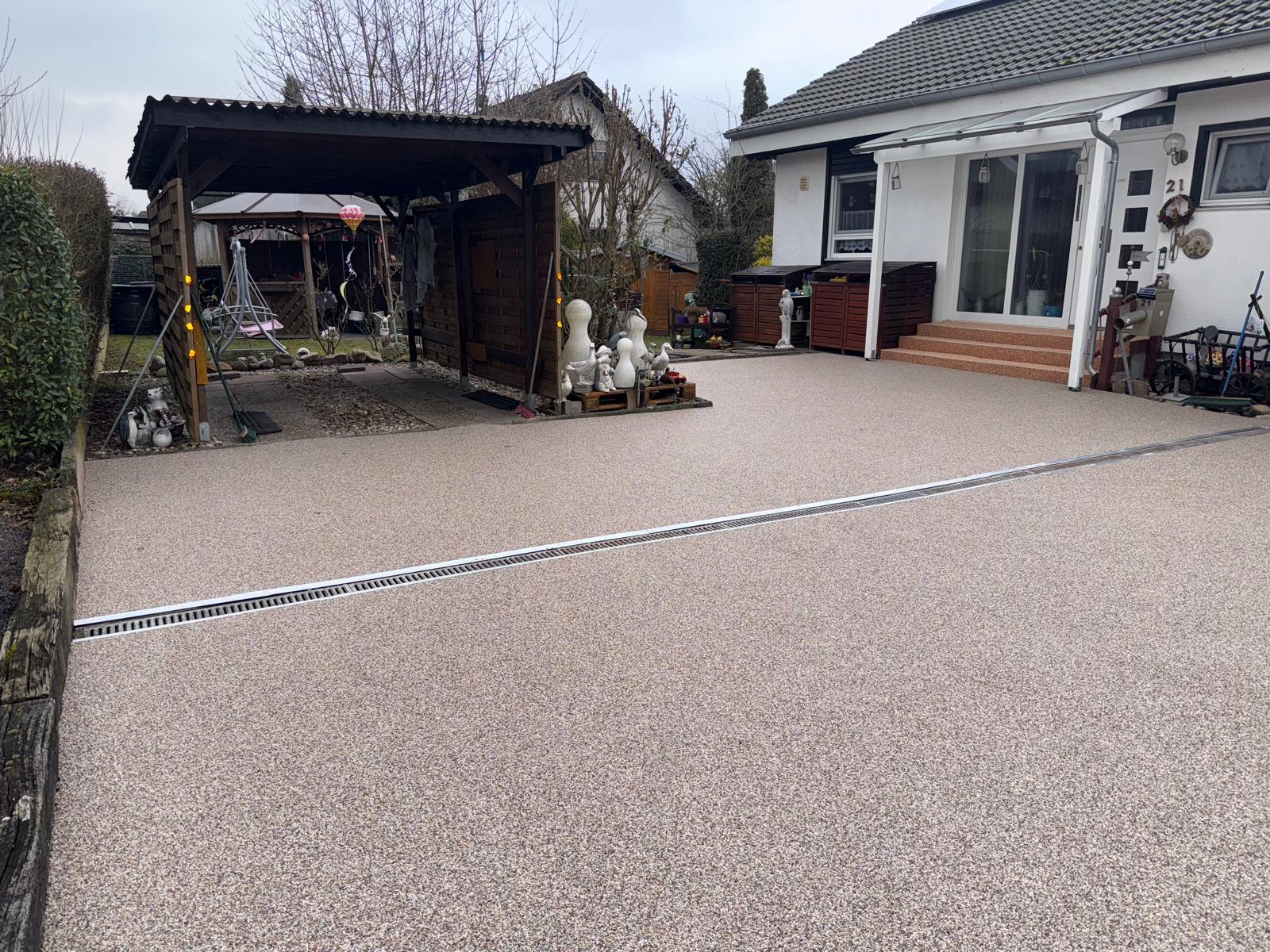 Steinteppich Einfahrt – langlebig & rutschfest | BRIRenovation Schweiz & Liechtenstein